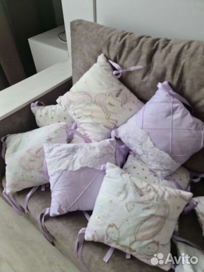 Комплект бортики, одеяло, простынь в кроватку