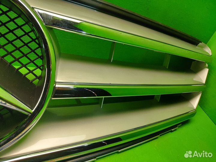 Решетка радиатора Mercedes W204 AMG серая
