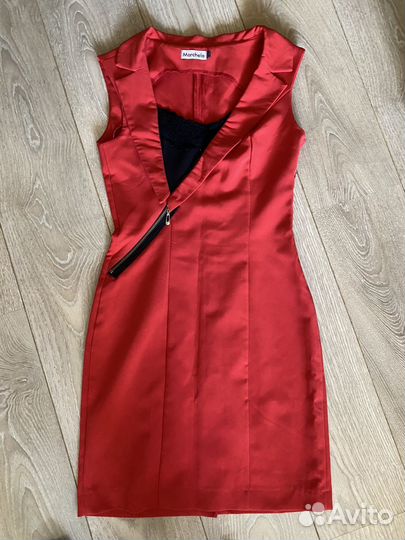 Красное платье