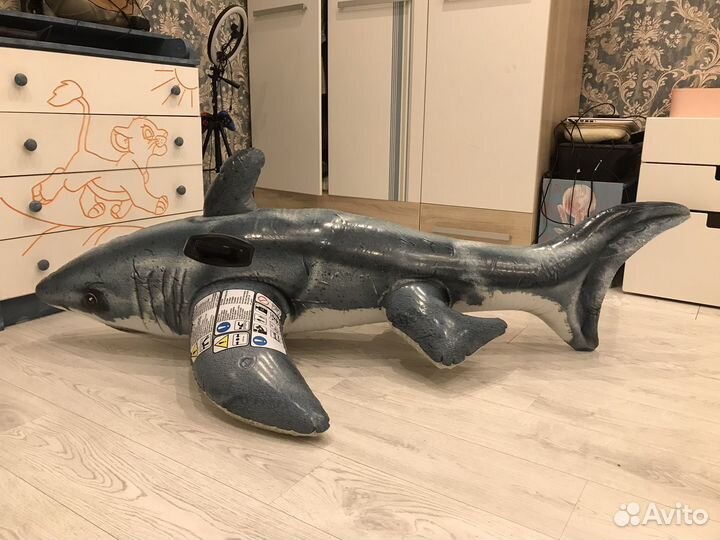 Надувной круг акула