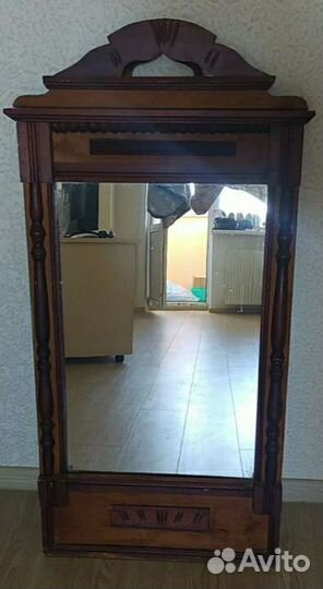 Старинное настенное зеркало