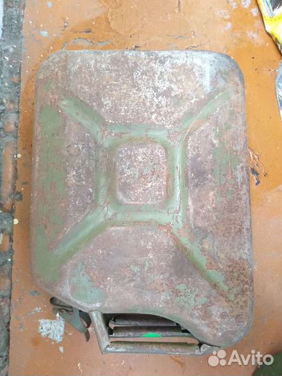 2 Канистры металлические 20 литров СССР