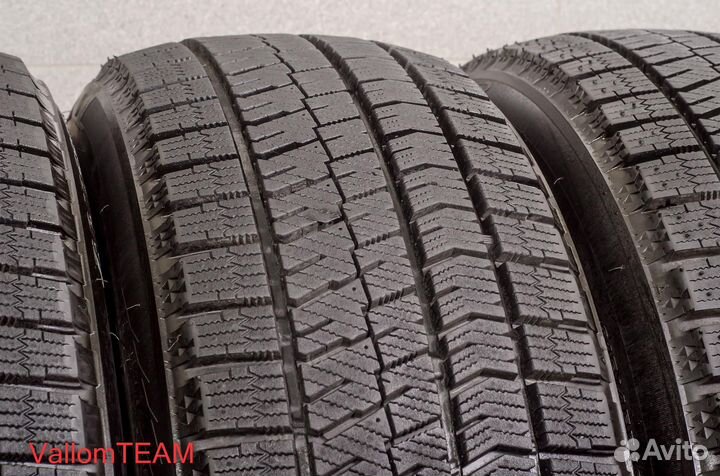 Bridgestone Blizzak VRX2 215/45 R18 89Q