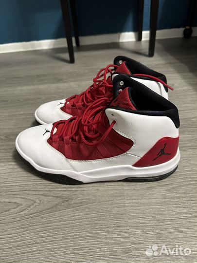 Кроссовки Jordan Max Aura White Gym Red