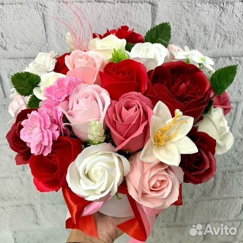 Композиции из мыльных роз и конфет