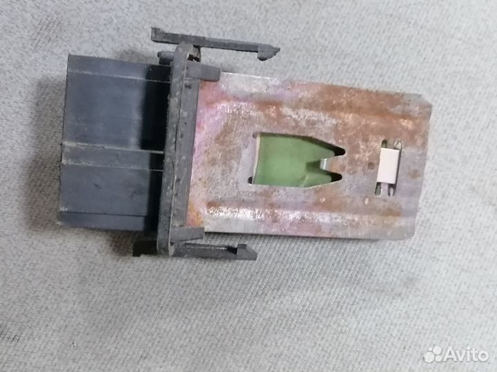 Резистор отопителя Volkswagen Vento 1991-1997