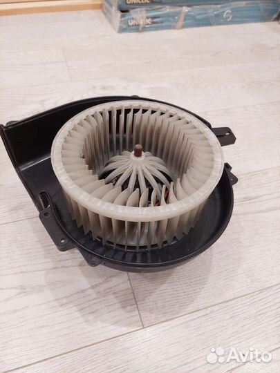 Вентилятор мотор Отопителя VAG 6R1819015A