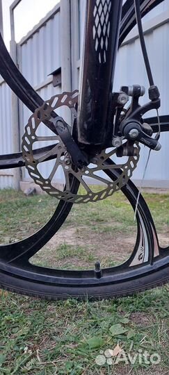 Велосипед BMW на литых дисках