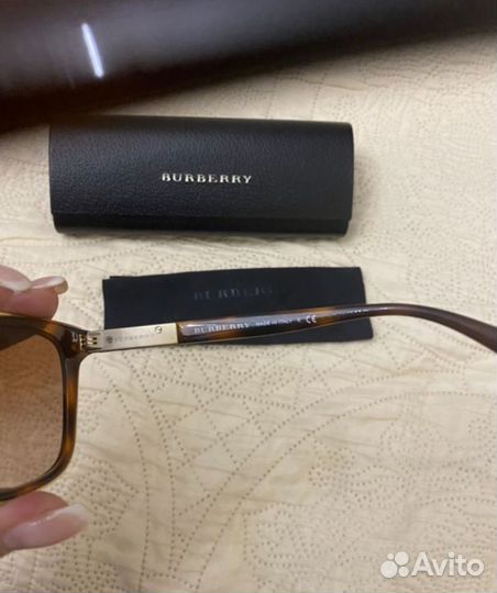 Солнцезащитные очки burberry