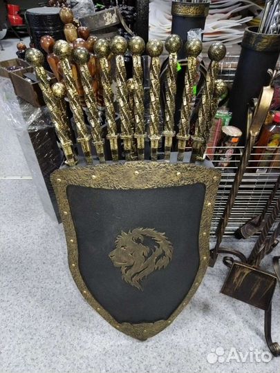 Подарочный набор, щит с шампурами, подставка