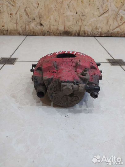 Тормозной суппорт передний правый Mercedes-Benz W1