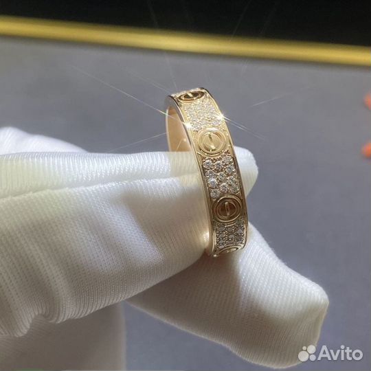 Кольцо Cartier Love с бриллиантовым паве 0,32ct