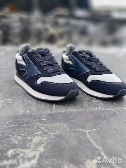 Стильные кроссовки на каждый день