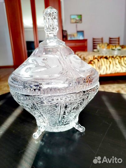 Хрустальная конфетница с крышкой