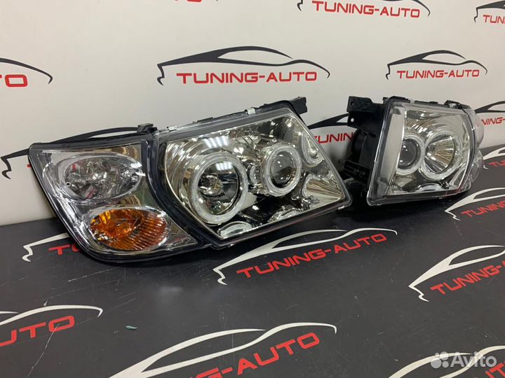 Фары хром с анг. глазками Nissan Safari Y61 комплект