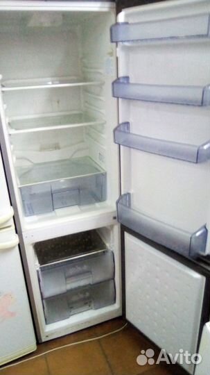 Холодильник веко стального цвета