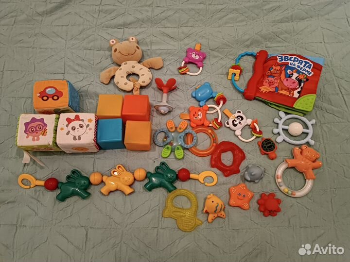 Развивающие игрушки для малышей пакетом
