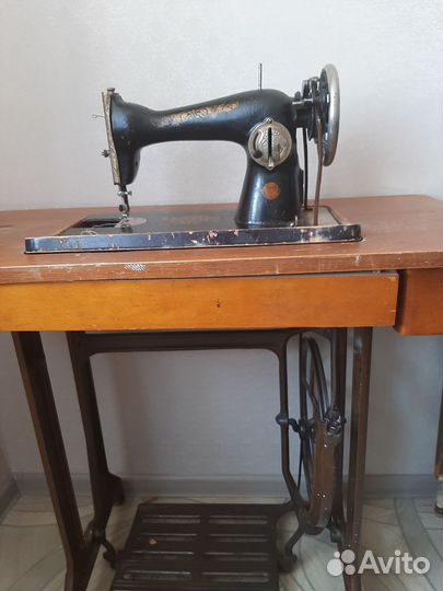 Швейная машина Подольск ножная