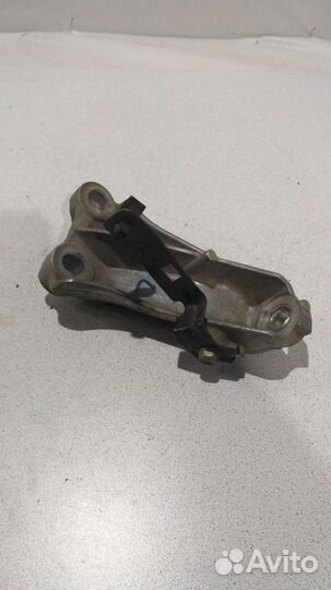 Кронштейн двигателя правый Honda Civic 4D