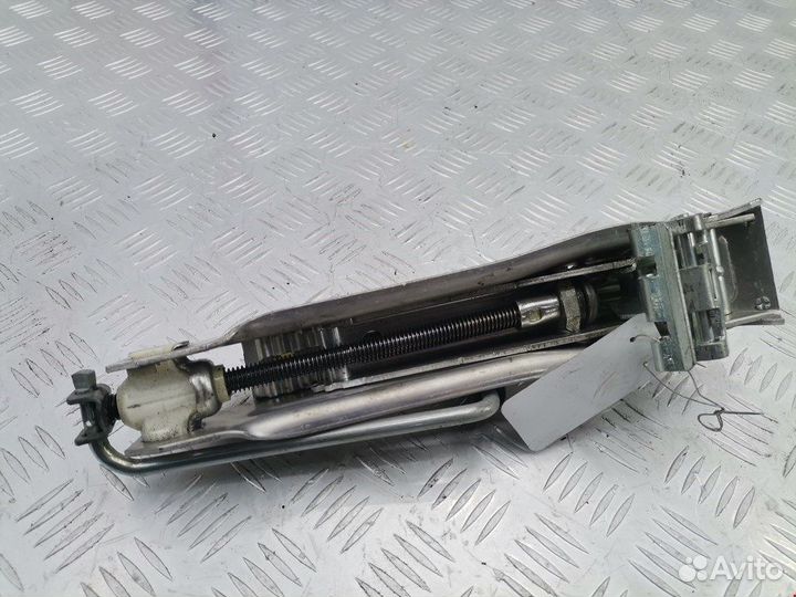 Домкрат для Volkswagen Golf 4 4B0941700C