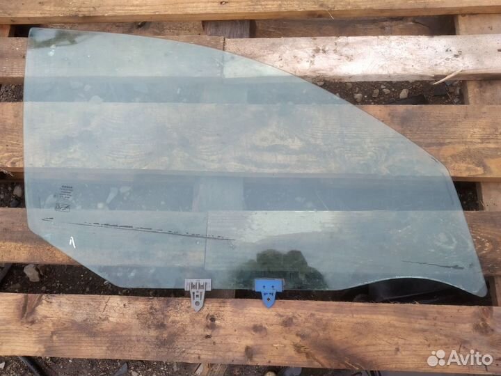 Стекло дверное переднее правое Nissan Almera N16