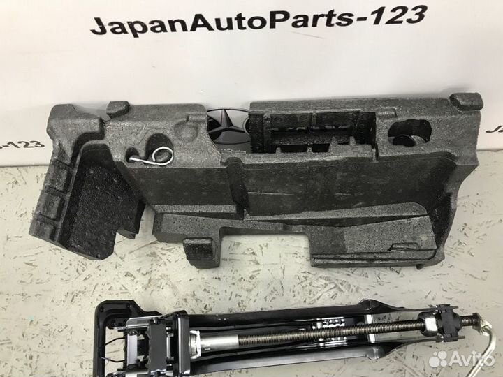 Ящик для инструментов Audi Q5 8R cncd 2013