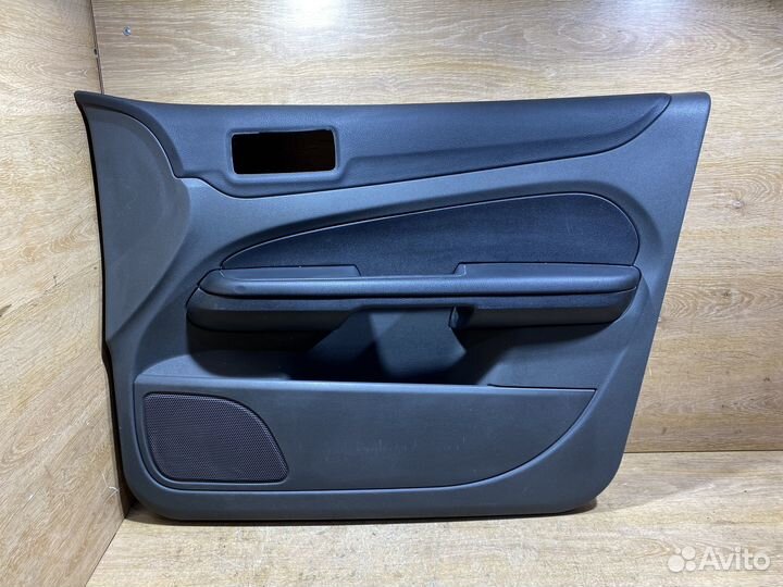 Обшивка передняя правая Ford Focus 2 79135