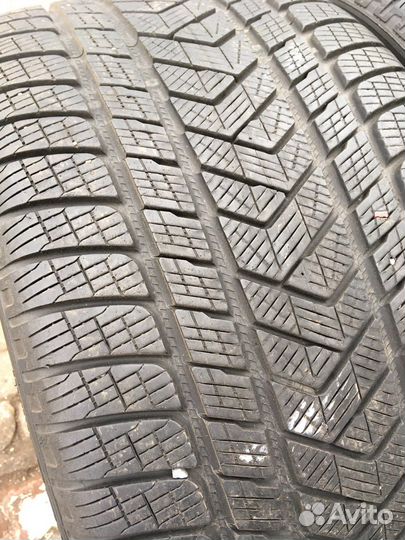 Pirelli Scorpion Winter 275/40 R21 и 305/35 R21