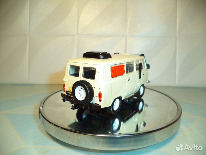 Модель УАЗ 452 Экспедиционный масштаб 1:43