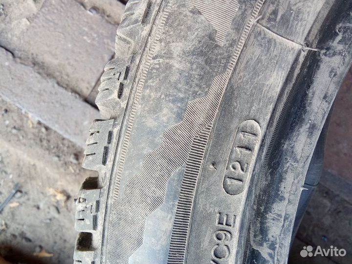 Kumho I'Zen KW22 235/45 R17 97T