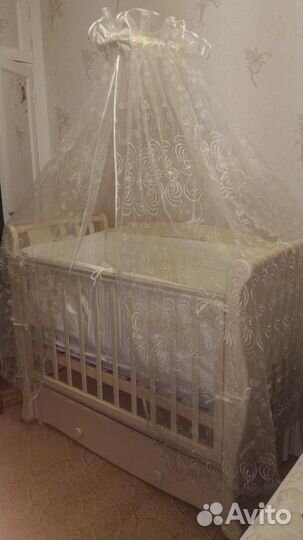 Детская кроватка с продольным маятником