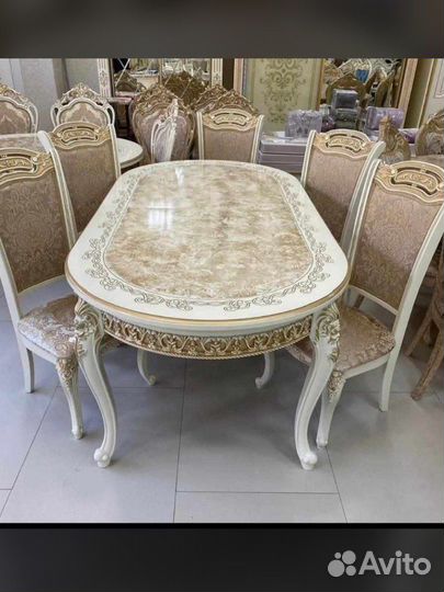 Стол и стулья