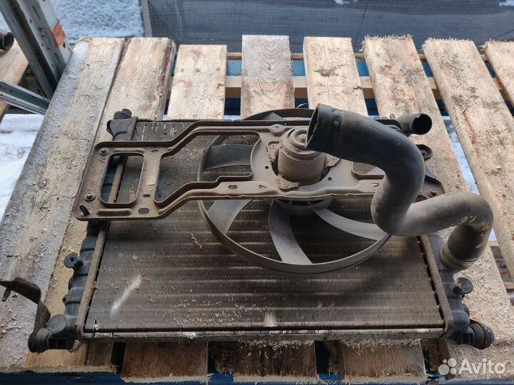 Радиатор охлаждения Рено Логан 1.6