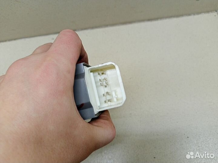 Блок управления стеклоподъемниками Yaris 2005-2011