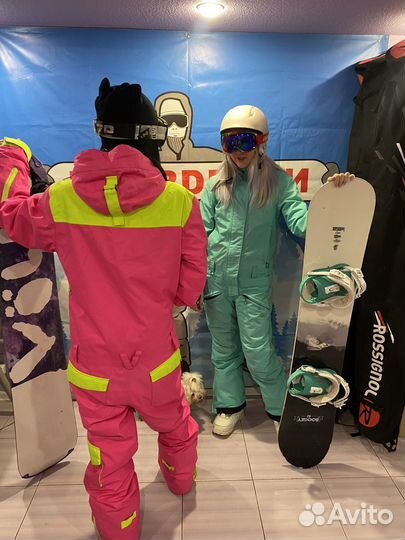 Горнолыжная одежда, сноуборды и горные лыжи