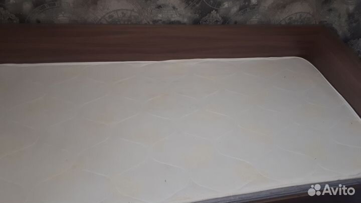 Кровать