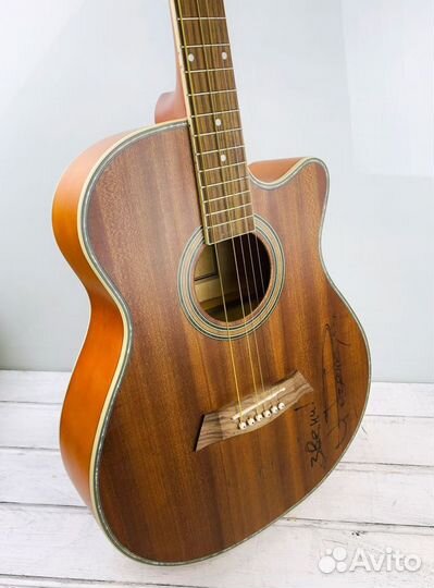 Гитара с автографом А. Розенбаума