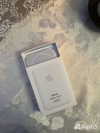 Повербанк apple