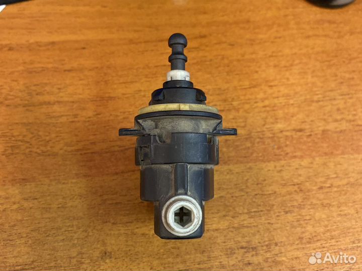 Nissan Juke 2012- Корректор фары б/у