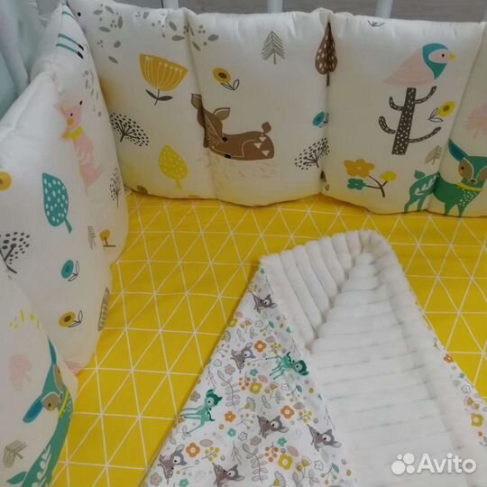 Одеяло и простынь в детскую кроватку
