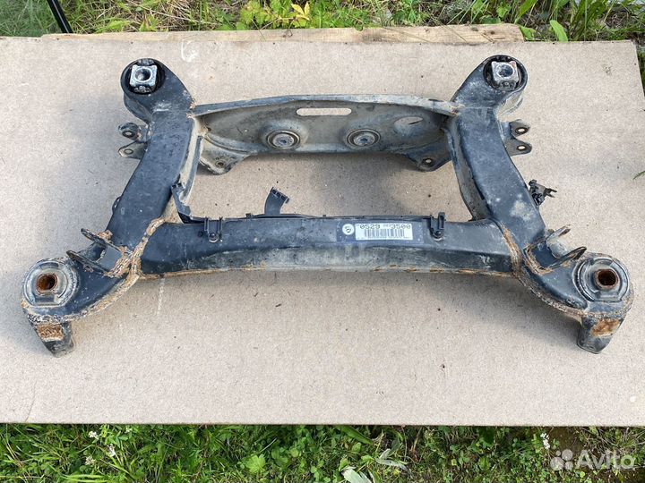 Задний подрамник балка Mercedes w203 C-class