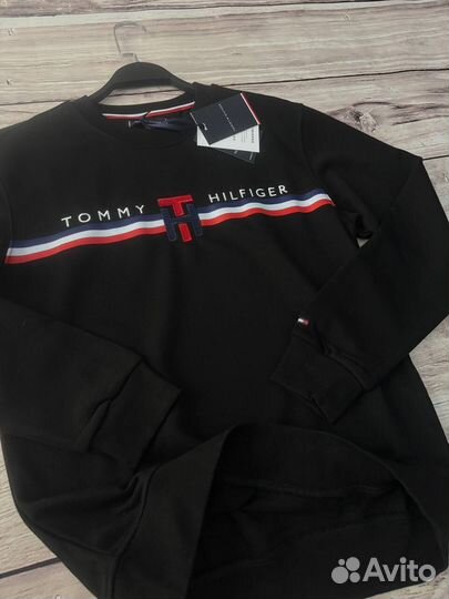 Свитшот Tommy Hilfiger новый с принтом