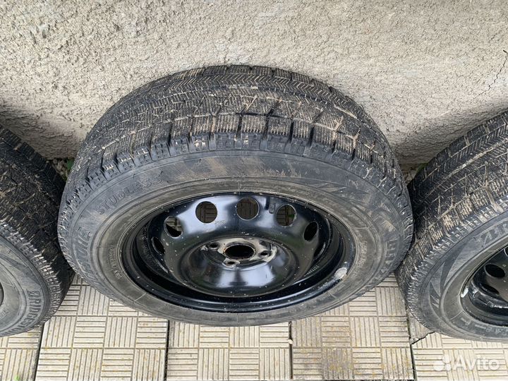 R15 Bridgestone Blizzak VRX3 185/65, PCD 4x100 DIA 54.1