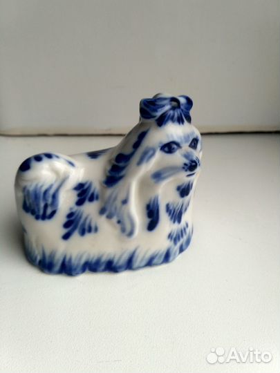Фарфоровая фигурка Собака с бантиком Гжель