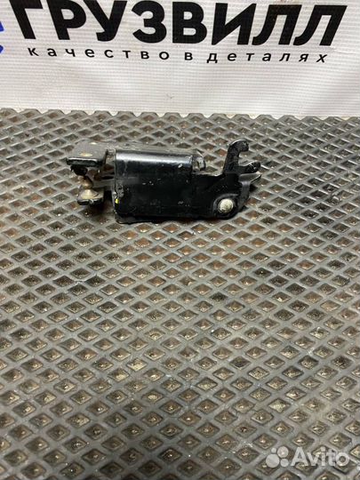 Петля решётки радиатора Volvo FH4 82060441