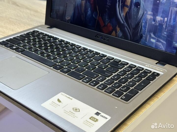 Ноутбук Asus на SSD 128gb и Full HD экраном