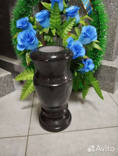 Вазы гранитные