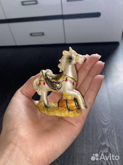 Фигурки, статуэтки, сувениры из кунгура