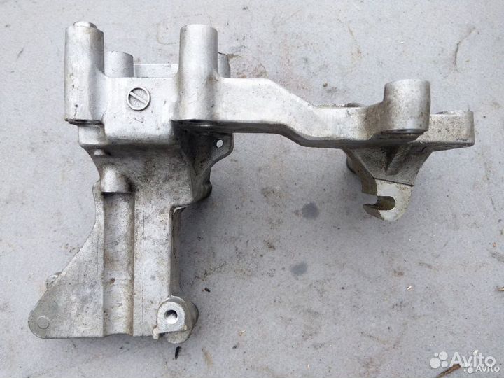 Кронштейн генератора Mitsubishi Outlander 3