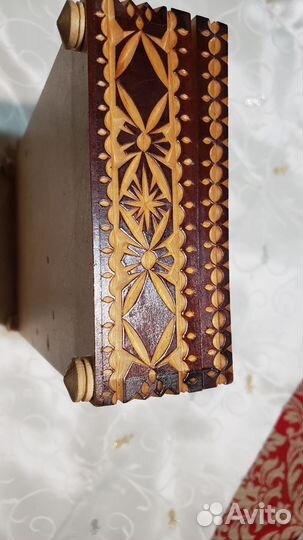Деревянная шкатулка